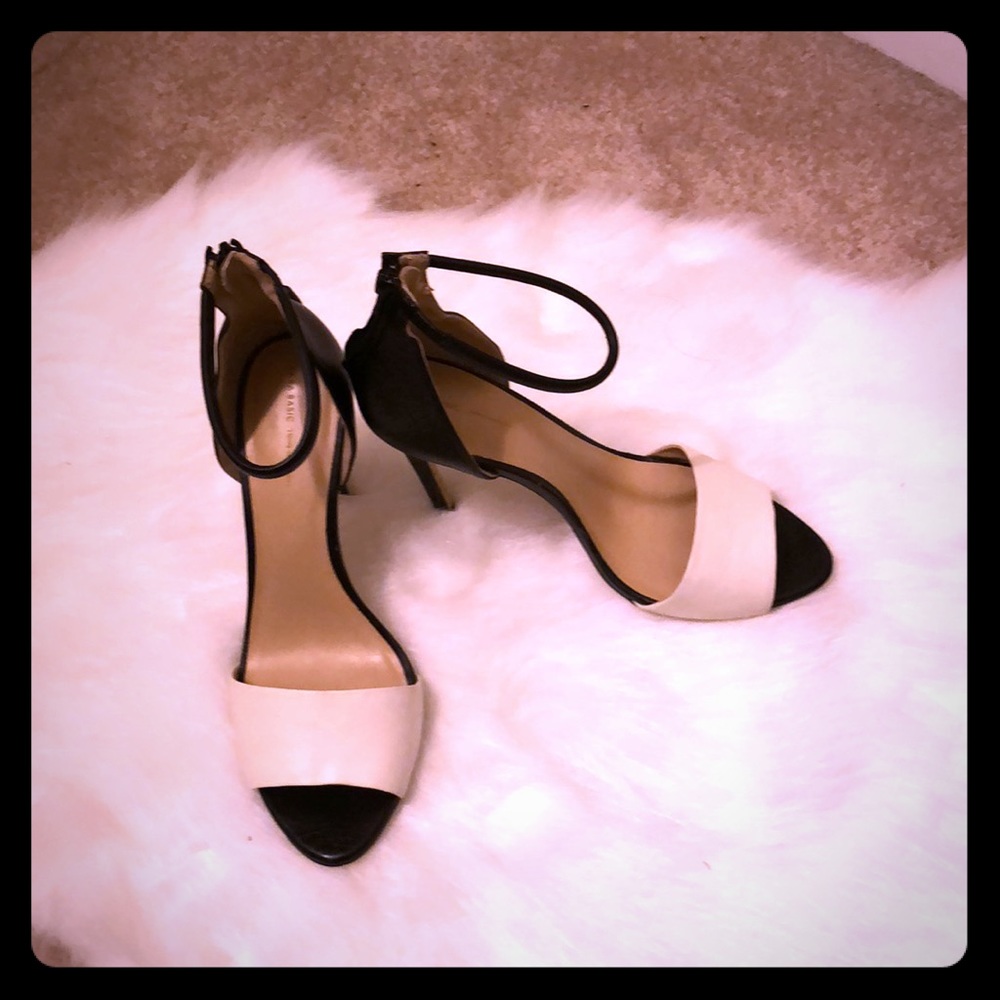 Sexy black and white heels for the summer!